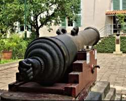 The museum is still the center of tourist attracti The museum is still the center of tourist attractions where the visitors can know about the history of Jakarta. It also features a famous weapon named